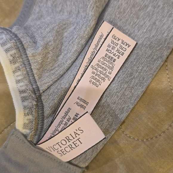 Victoria's Secret Wireless Bralette - Picture 3 of 3